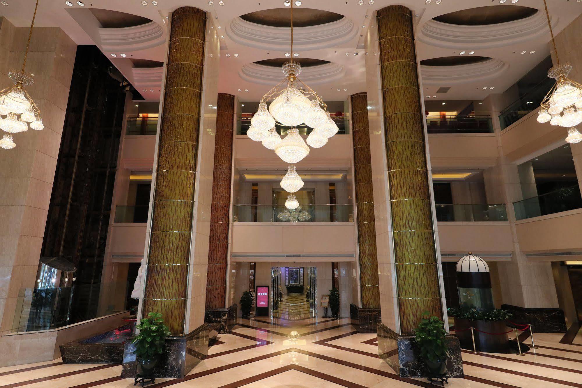 เรอแนสซองซ์ เซินเจิ้น ลั่วหู Hotel ภายนอก รูปภาพ