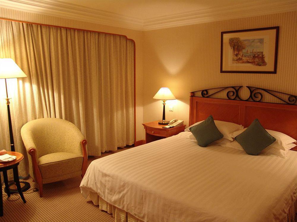 เรอแนสซองซ์ เซินเจิ้น ลั่วหู Hotel ภายนอก รูปภาพ